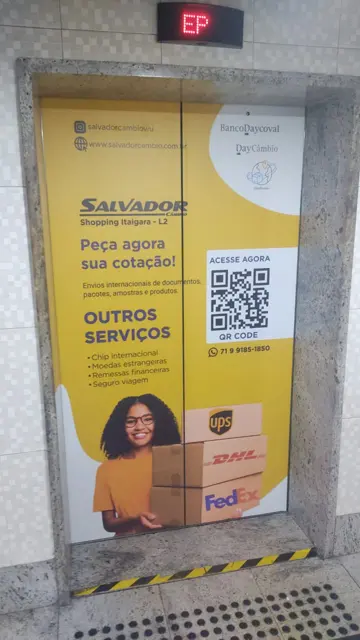 Envelopamento de elevador com adesivo · informação